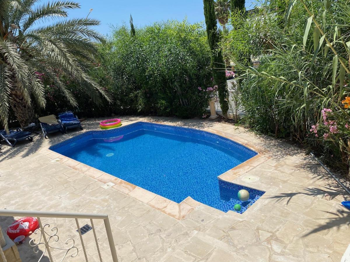 Villa Neyla Four Bedroom Coral Bay Beach Front 外观 照片