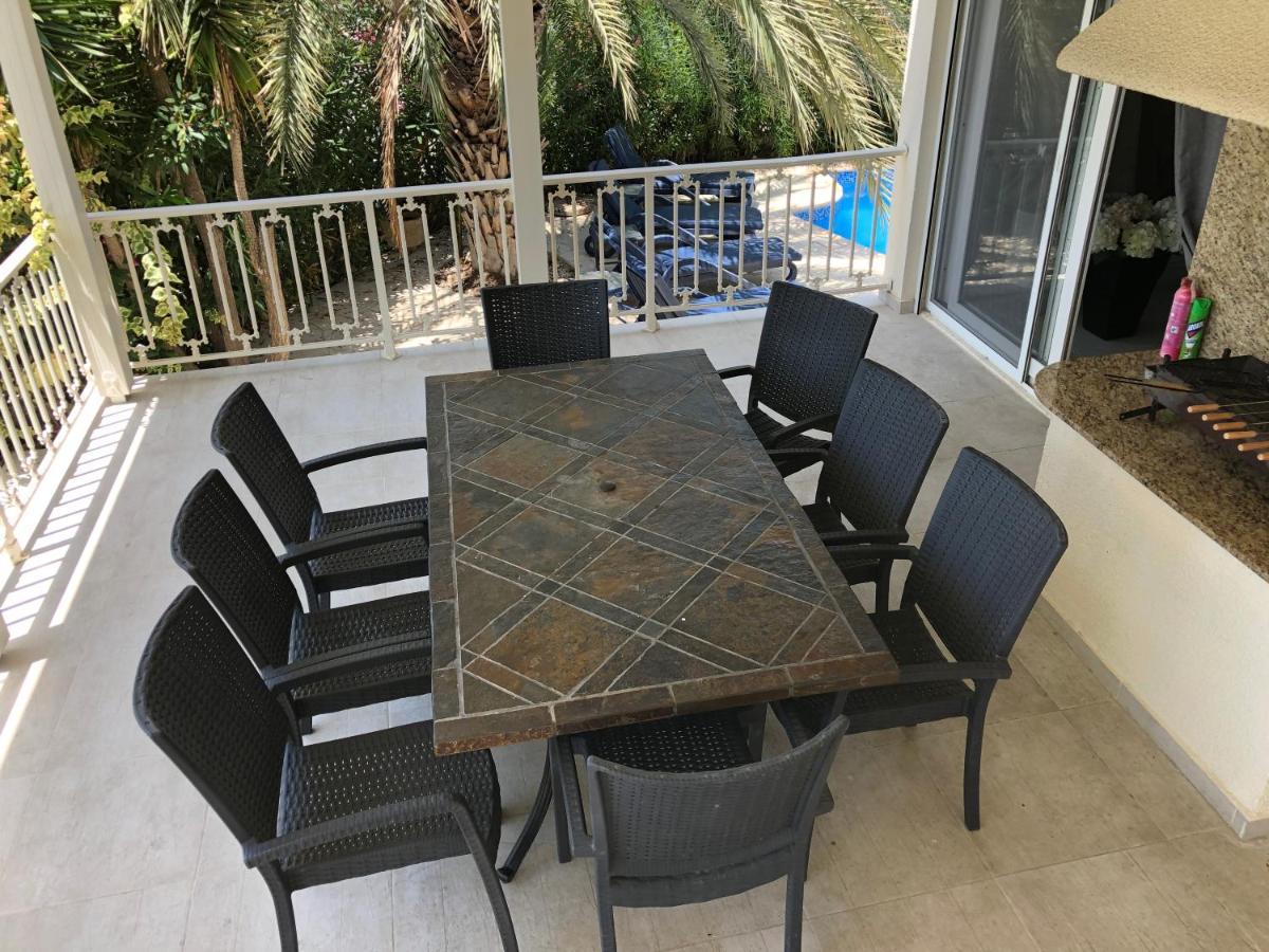 Villa Neyla Four Bedroom Coral Bay Beach Front 外观 照片