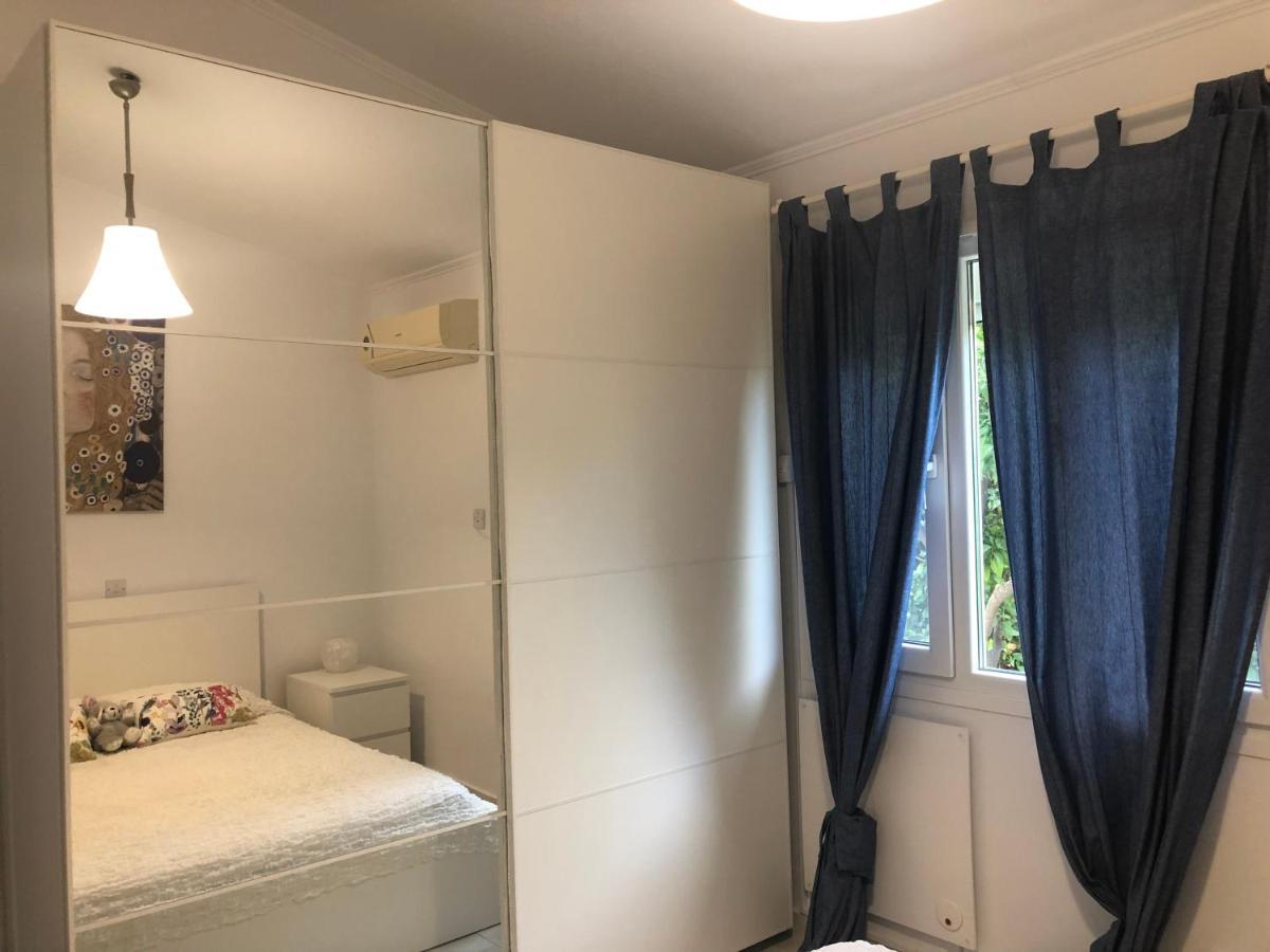 Villa Neyla Four Bedroom Coral Bay Beach Front 外观 照片