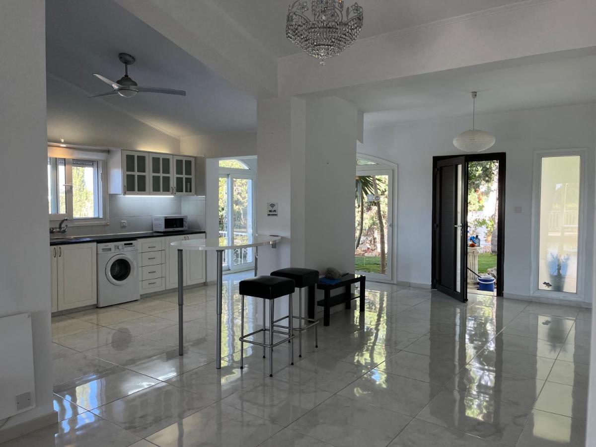 Villa Neyla Four Bedroom Coral Bay Beach Front 外观 照片