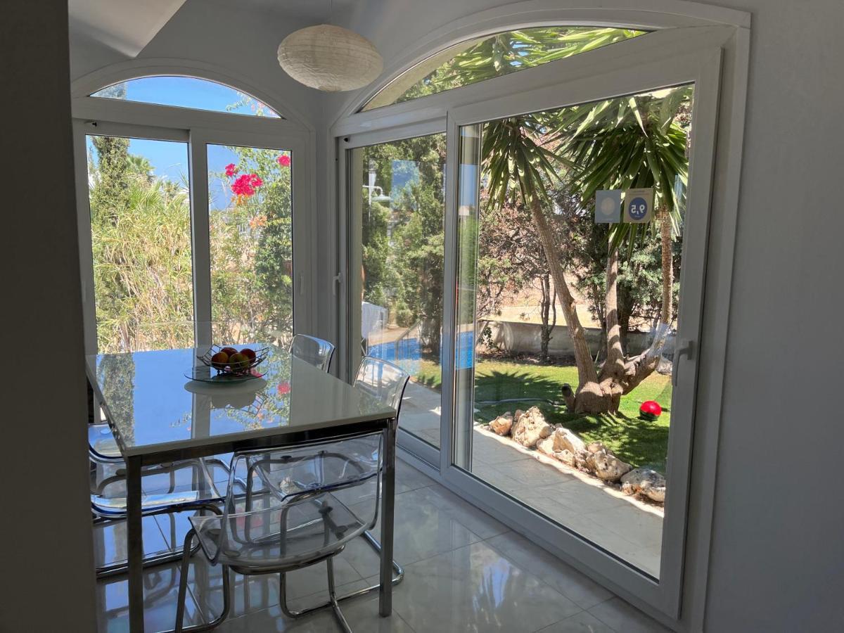 Villa Neyla Four Bedroom Coral Bay Beach Front 外观 照片