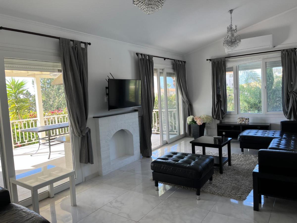 Villa Neyla Four Bedroom Coral Bay Beach Front 外观 照片