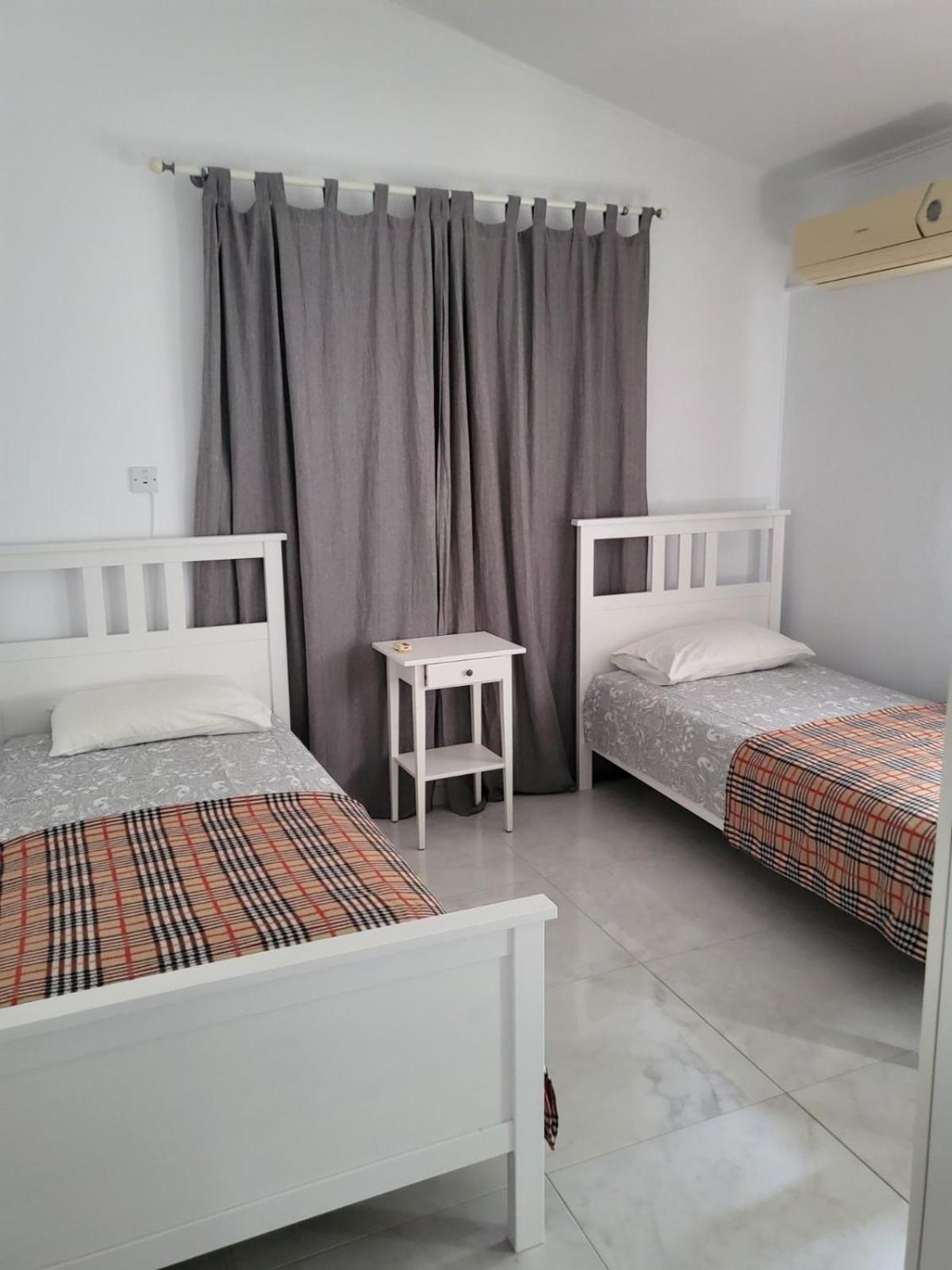 Villa Neyla Four Bedroom Coral Bay Beach Front 外观 照片