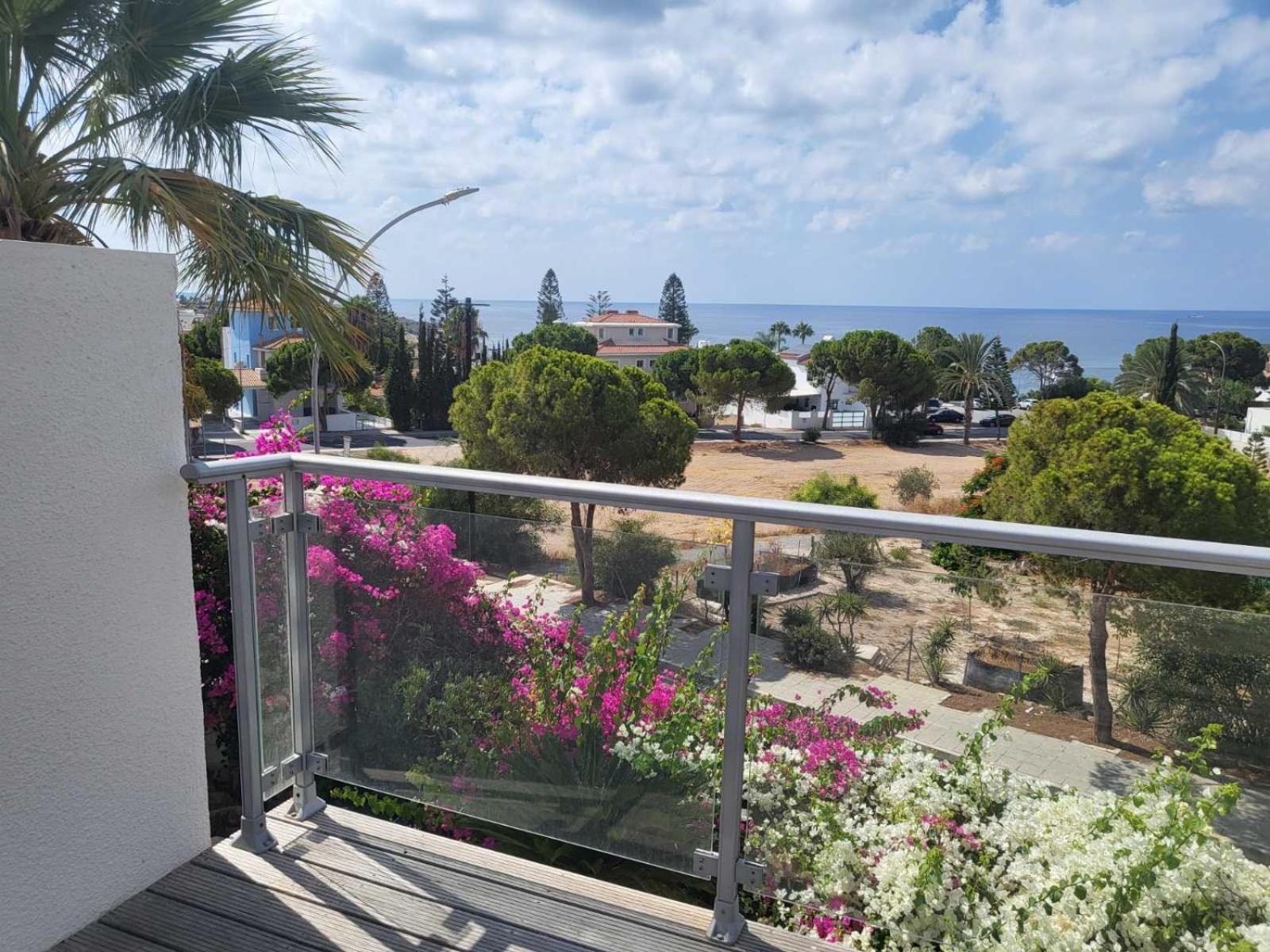 Villa Neyla Four Bedroom Coral Bay Beach Front 外观 照片