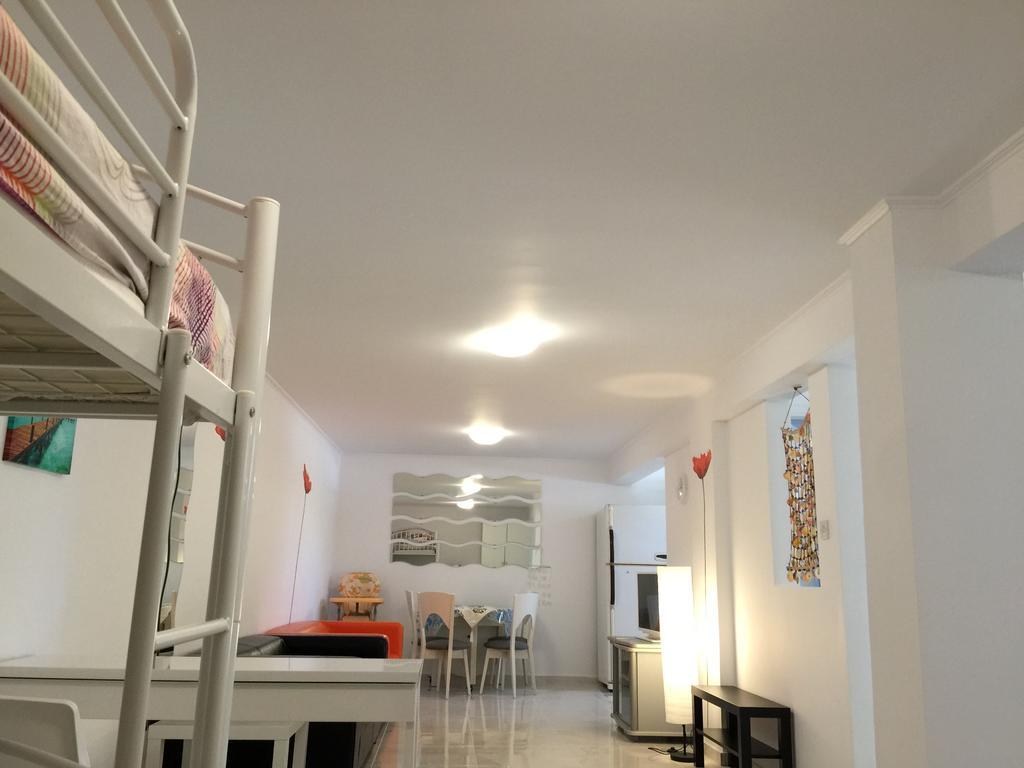 Villa Neyla Four Bedroom Coral Bay Beach Front 外观 照片